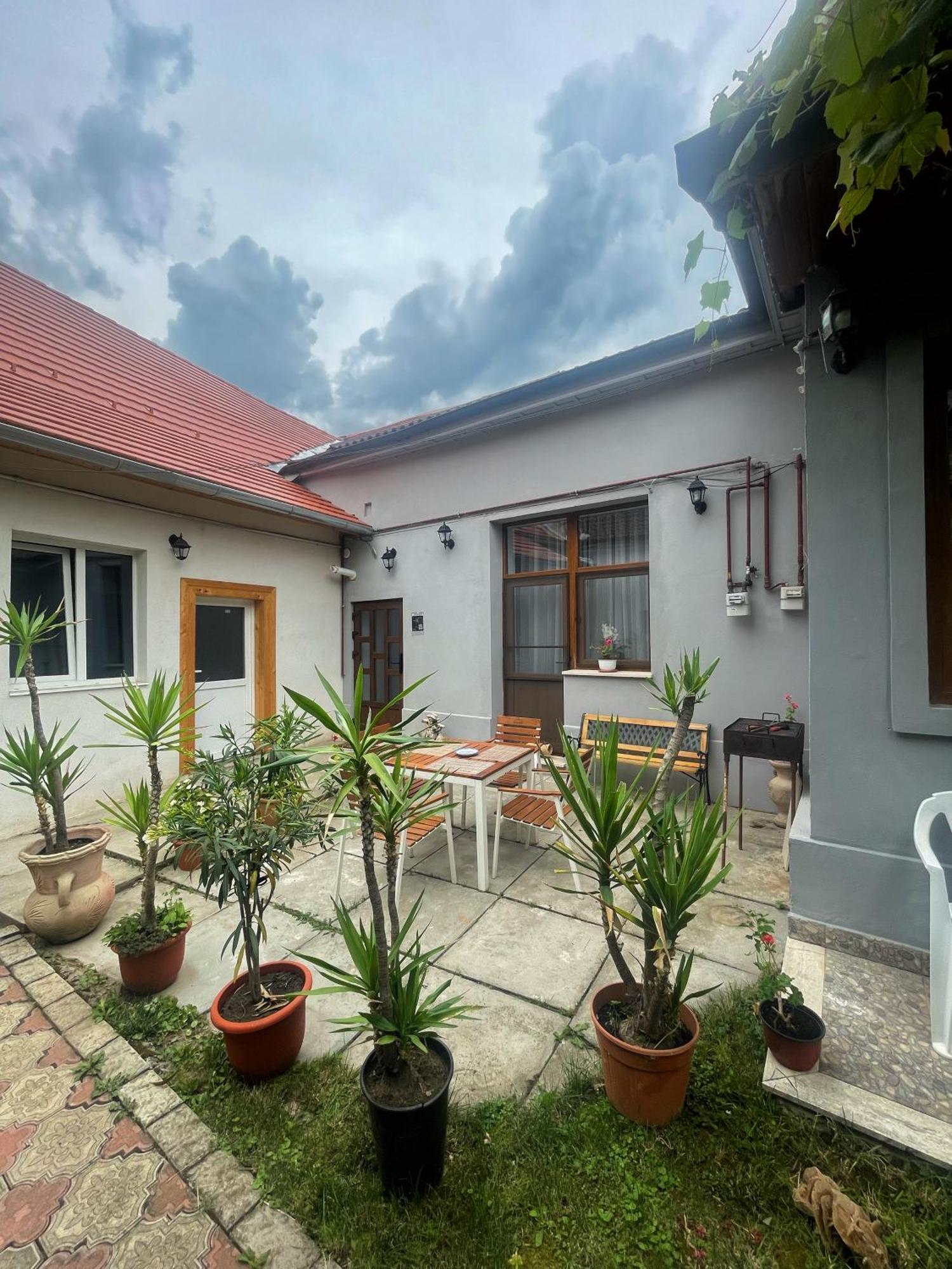 Marco'S Studio Fagaras Luaran gambar