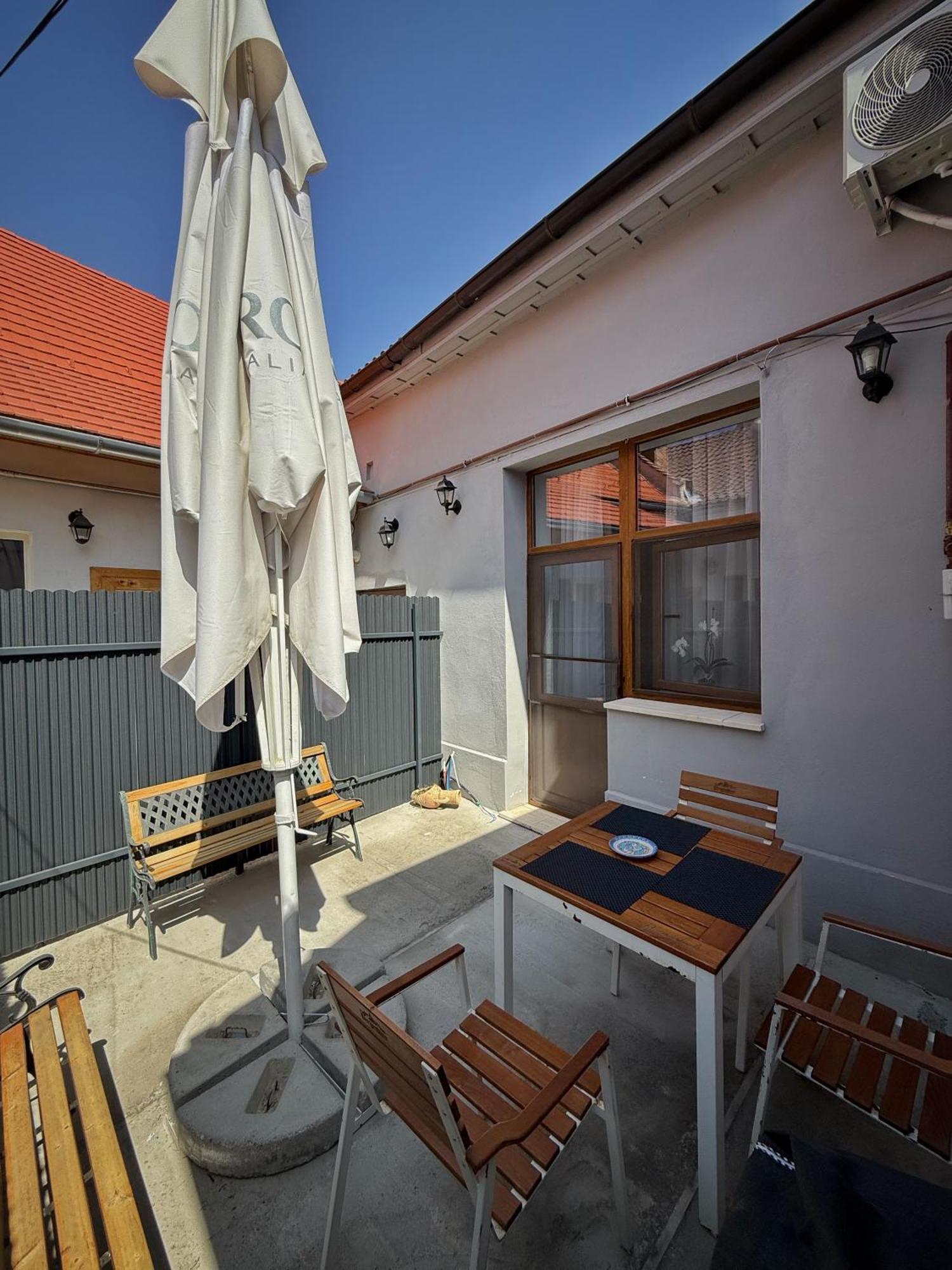 Marco'S Studio Fagaras Luaran gambar